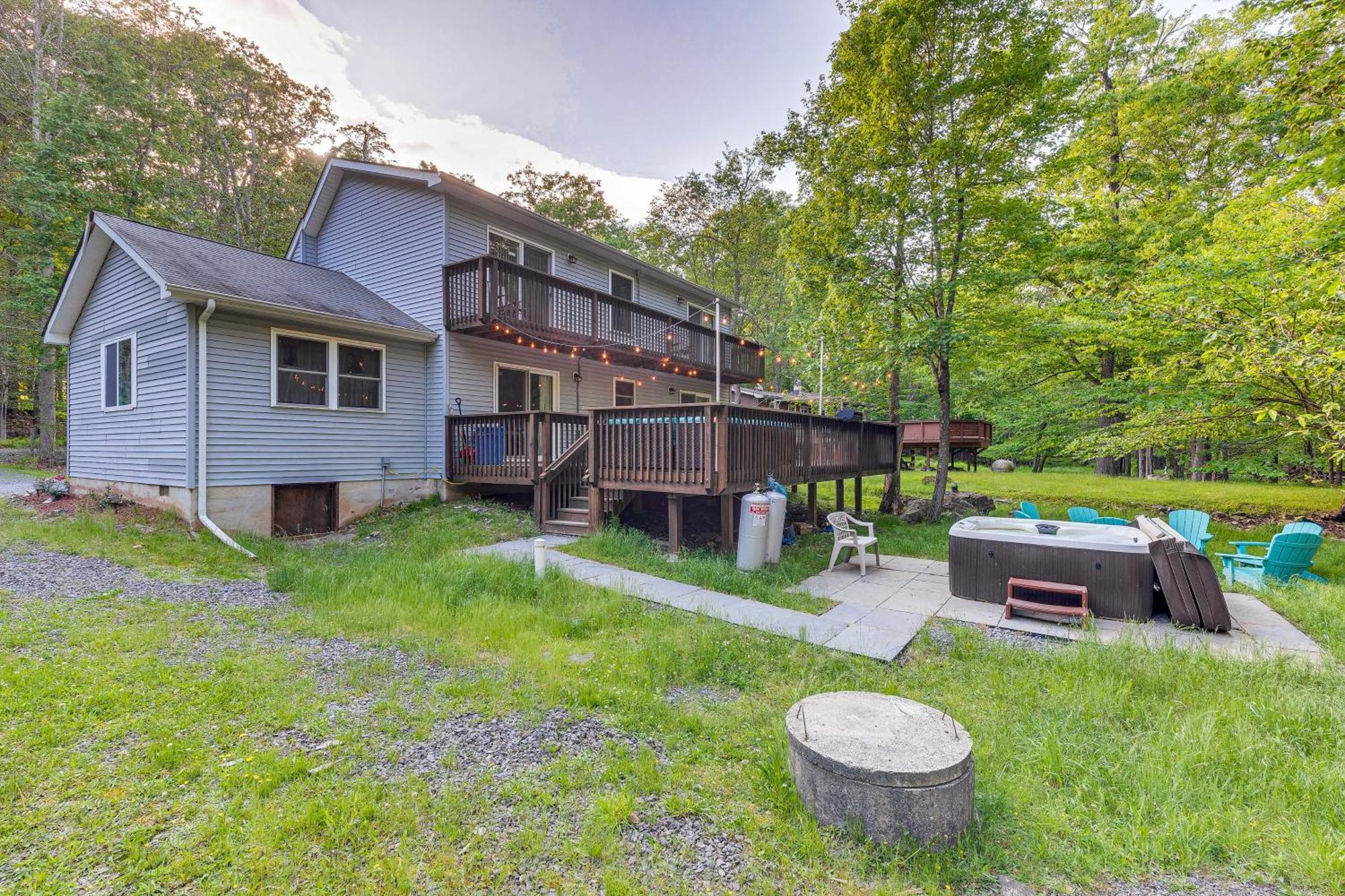 Pet-Friendly Pocono Lake Oasis With Hot Tub! Exterior foto