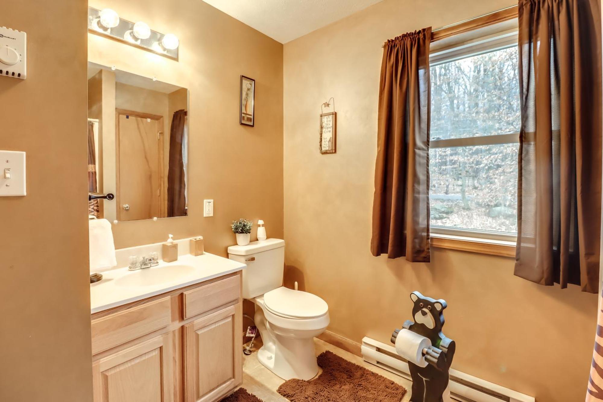 Pet-Friendly Pocono Lake Oasis With Hot Tub! Exterior foto